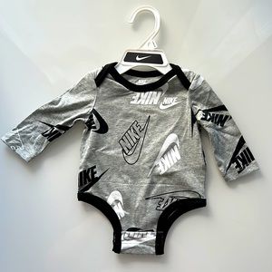 Nike onesie 3month